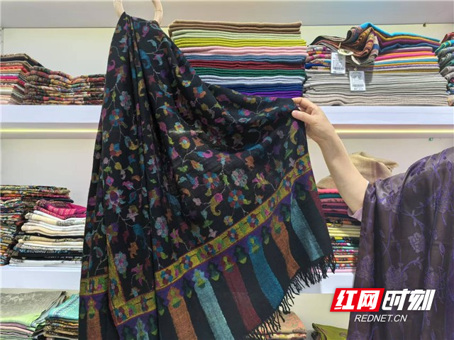 湖南斯利那加工艺品贸易有限公司展示非遗产品