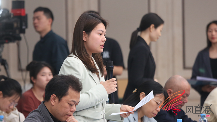江西衛視提問（省政府網文穎 攝）