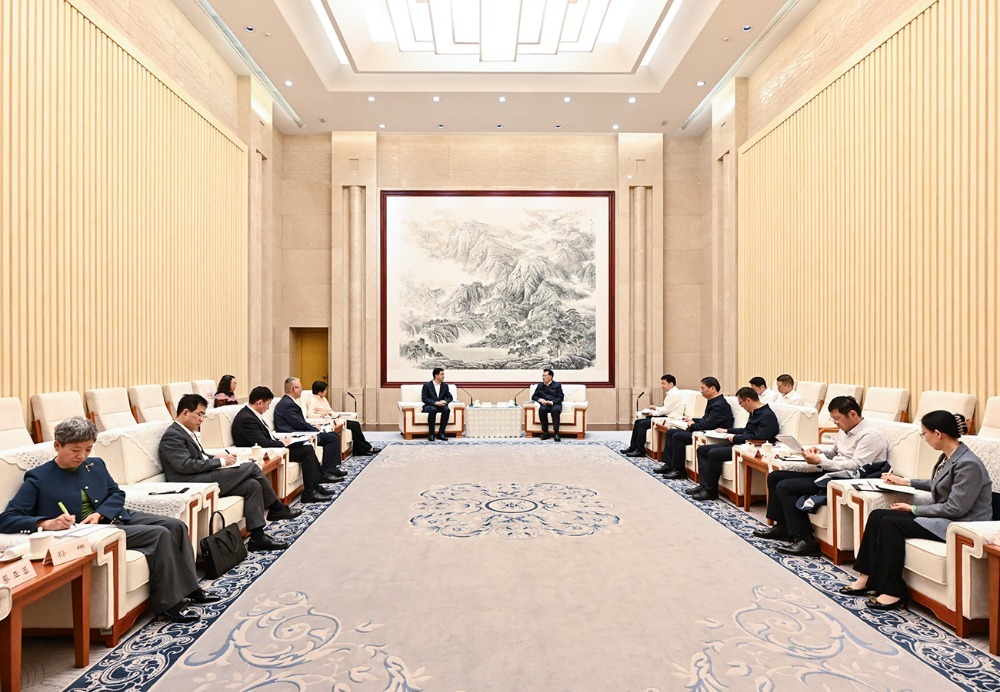 ▲4月17日下午，市委书记袁家军会见中国建设银行党委书记、董事长张金良一行。记者 刘力 摄