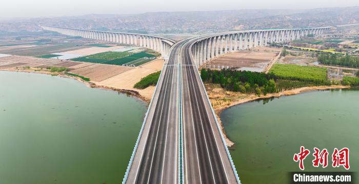 图为三门峡公铁黄河大桥。河南省交通运输厅供图