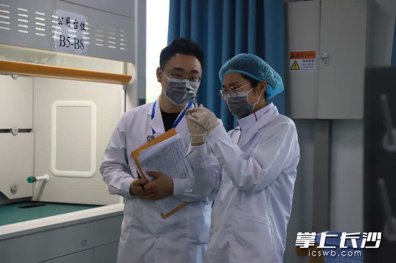 “化学实验室技术”比赛现场。