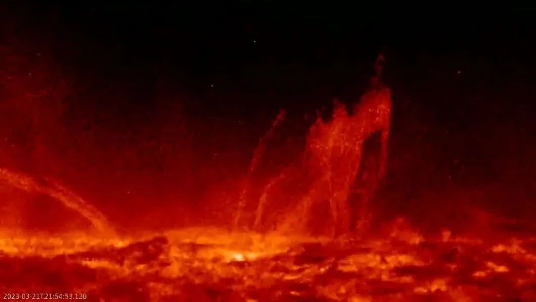 没错！继续看，还是太阳日珥