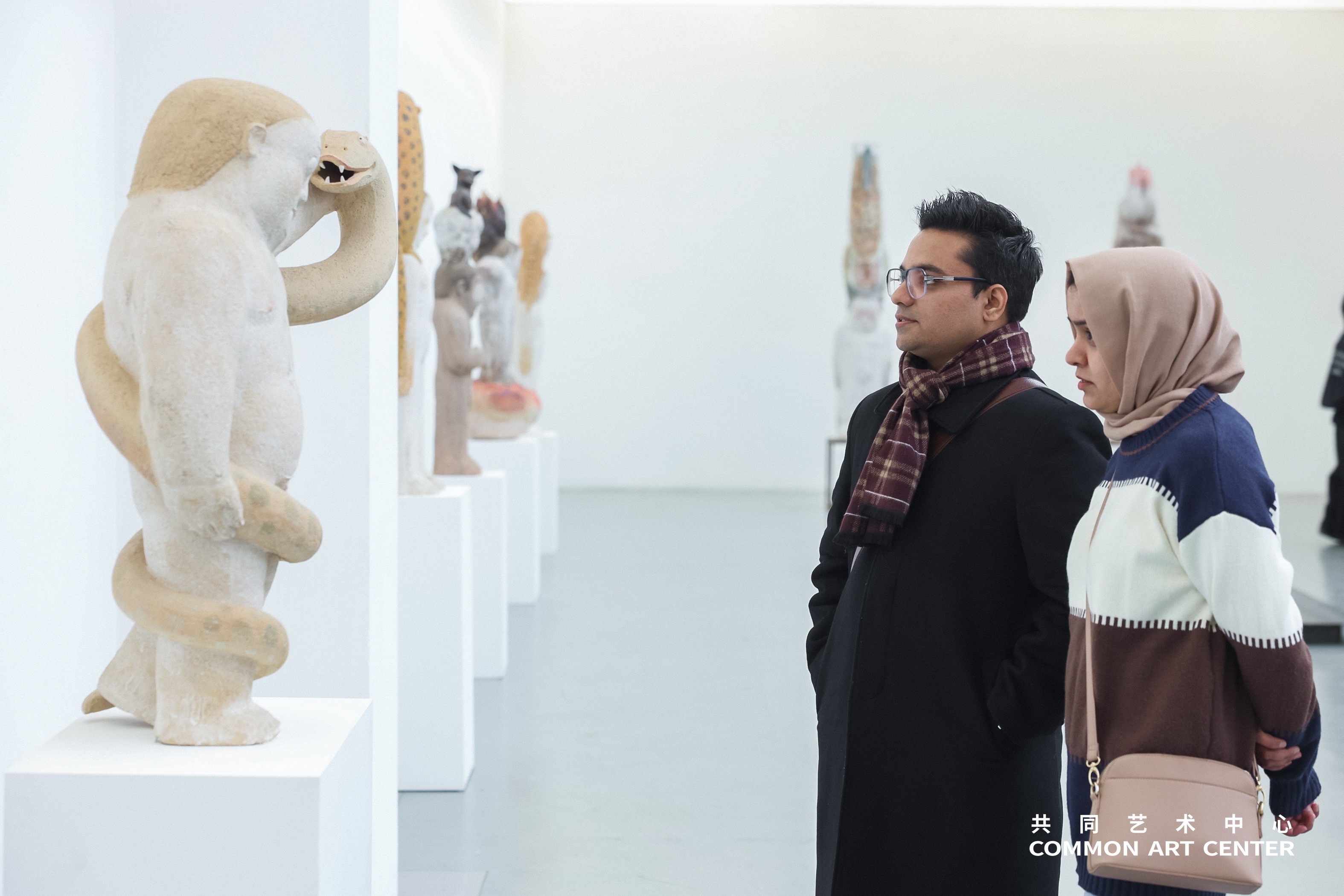 从岭南走出的“手艺人”赵淋：雕塑展“逆进化论”在北京开幕