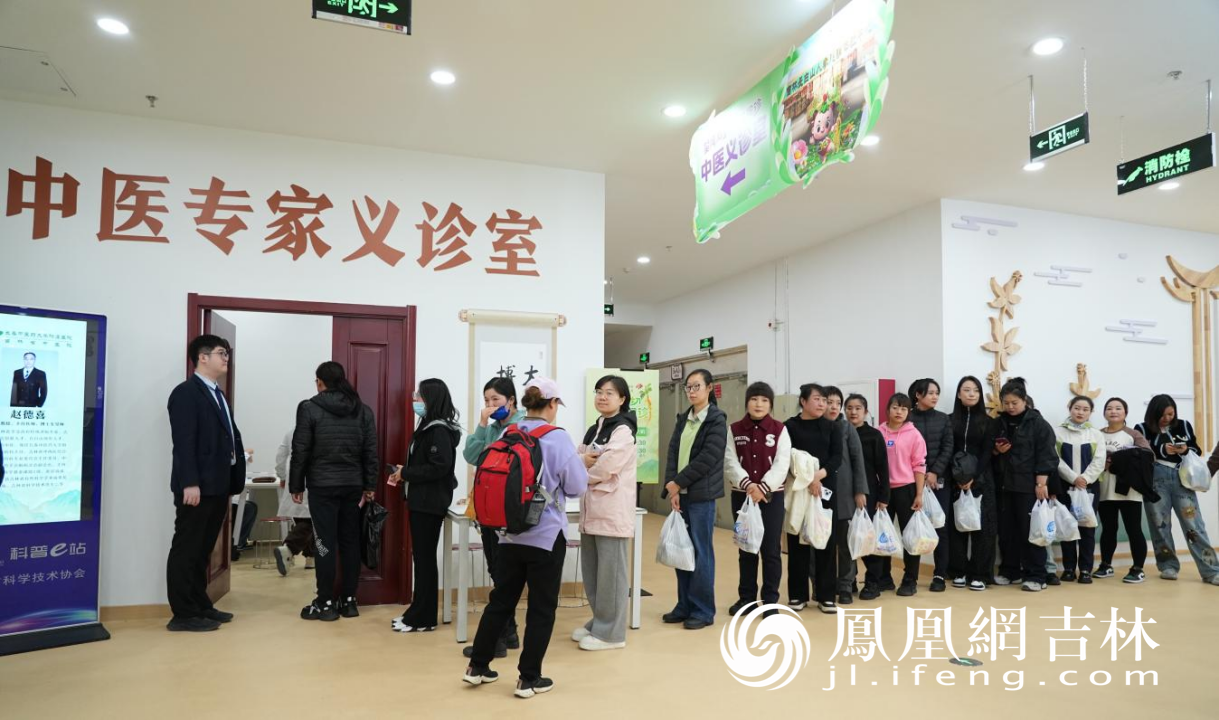 现场中医义诊受欢迎。