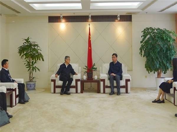 阮爱民与东华大学党委书记刘承功进行座谈交流