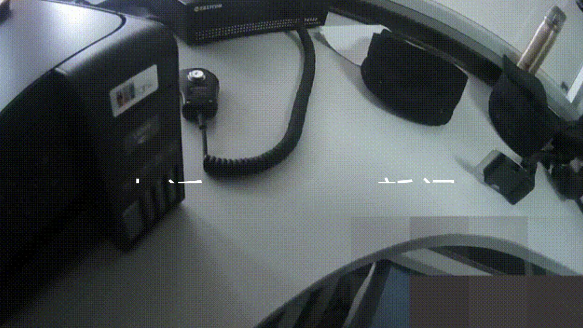 女子站百米高层护栏外欲轻生，民警10秒成功营救，耐心劝解打开心结