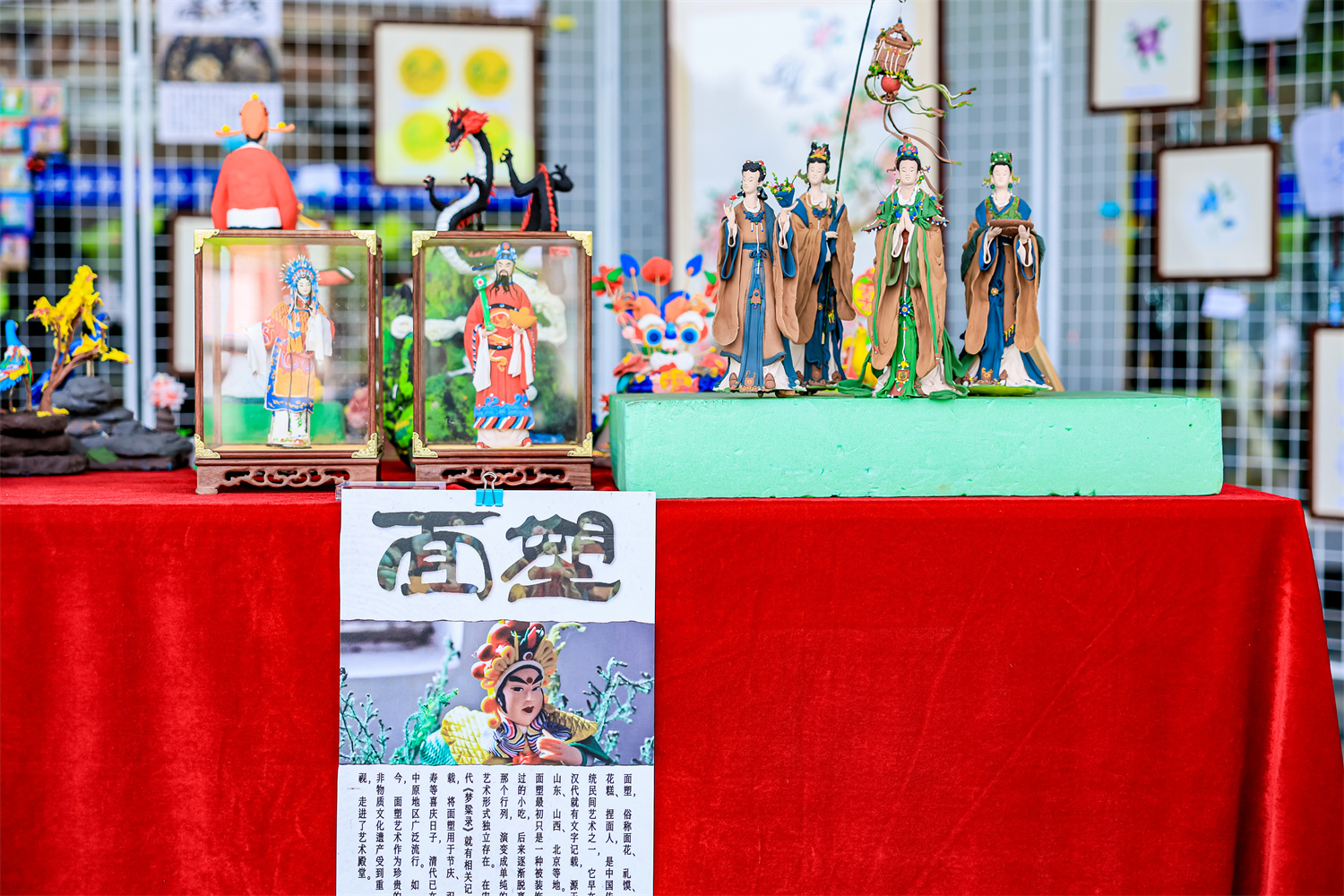 多彩非遗进校园 传承技艺育新人 在万里校园“邂逅”非遗匠心之作