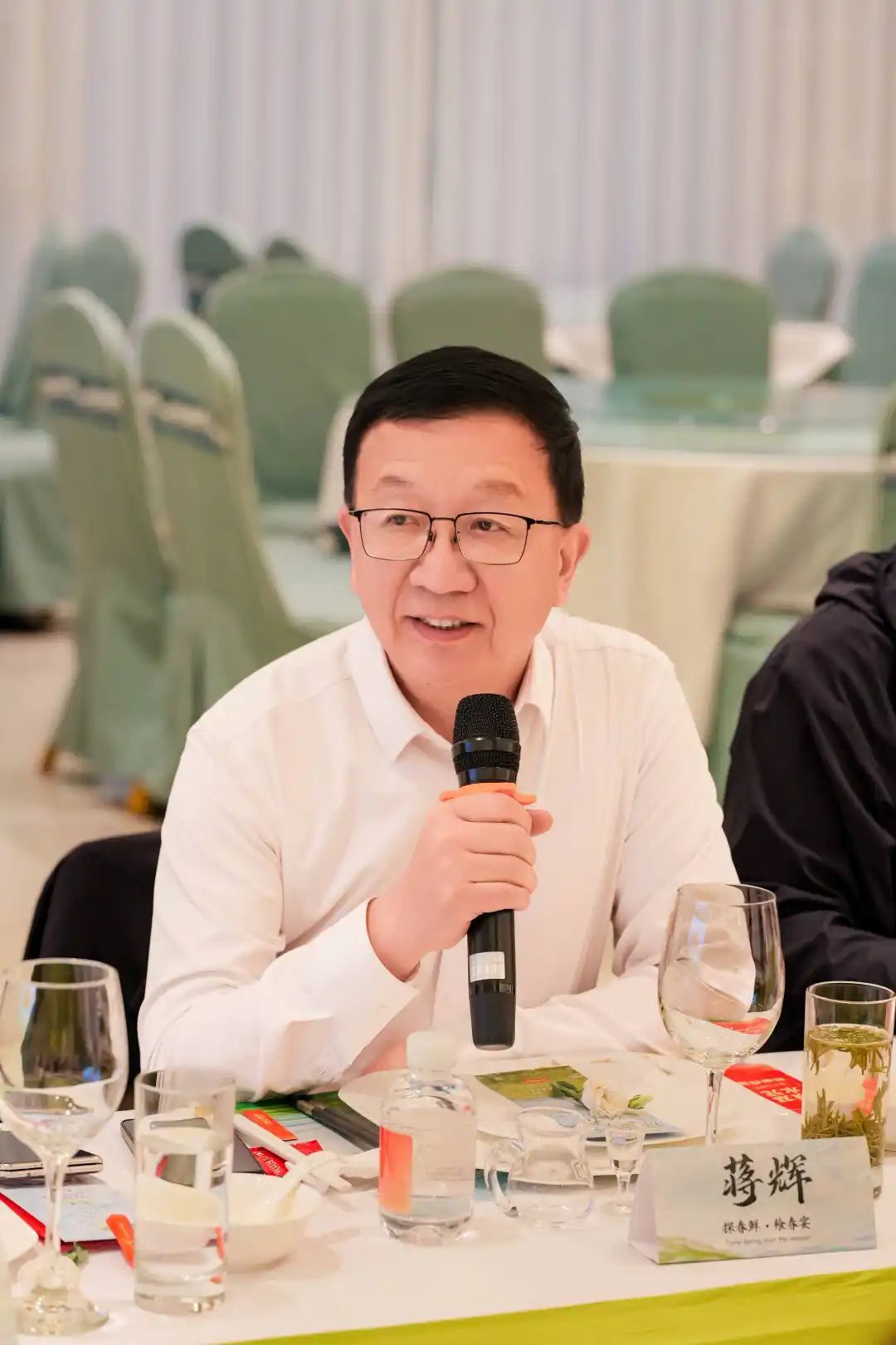 蒋辉指出，长期以来，须水邓记坚守初心，持续在菜品品质提升方面深耕细