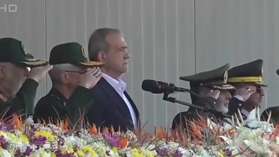 伊朗举行建军节阅兵，总统简短讲话释放多重信号