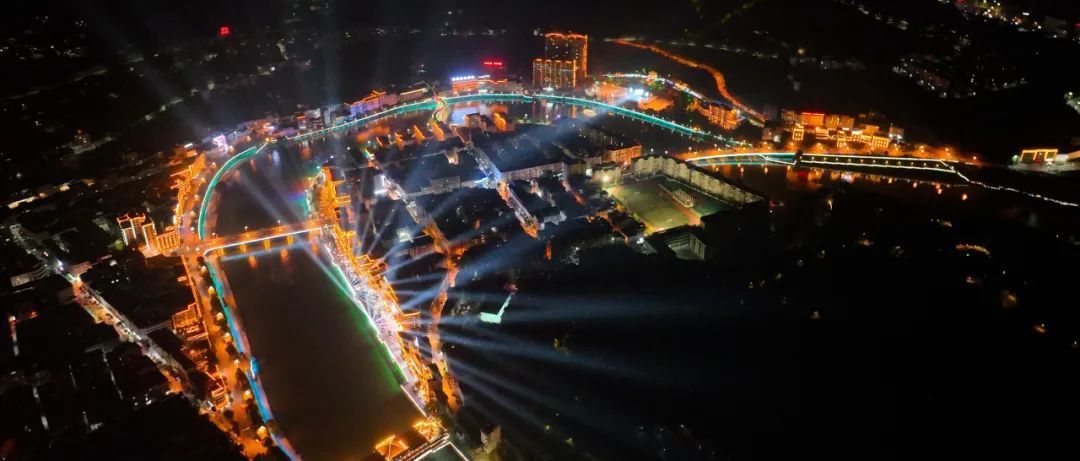 （岚河夜画景区夜景）