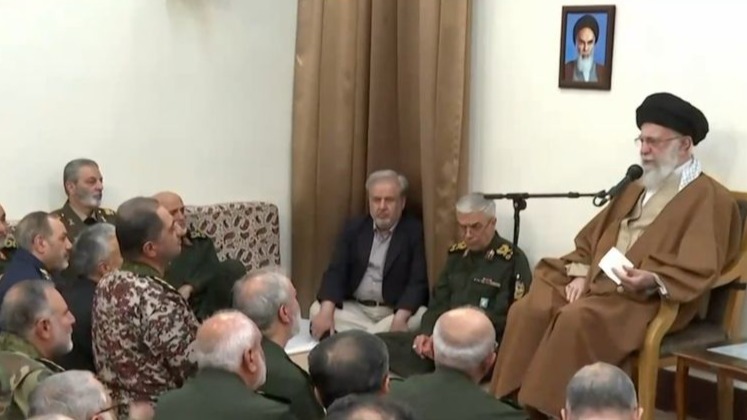 美伊会谈后，哈梅内伊接见伊军方高层，谈了什么？