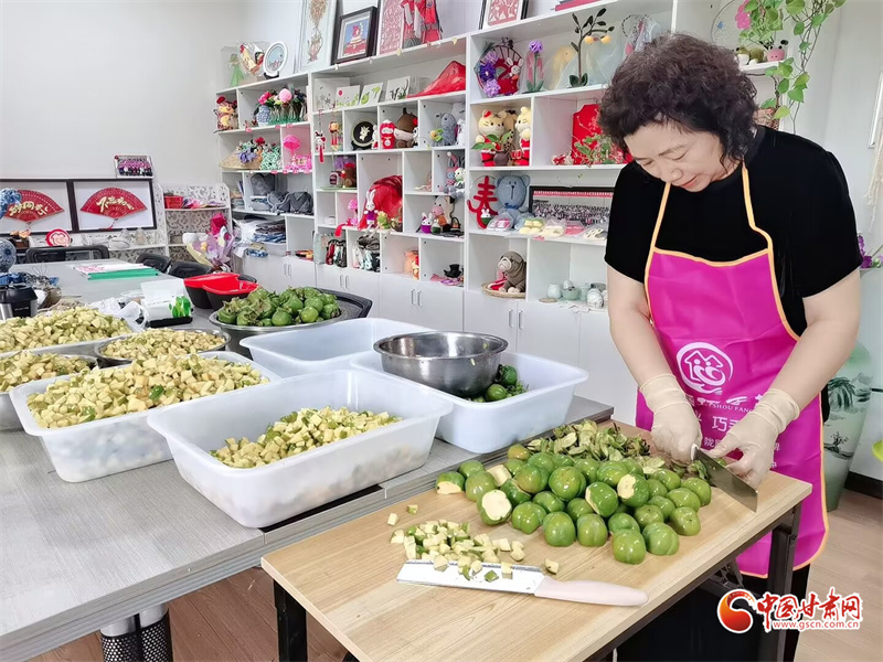 染就“布”一样的非遗绝色　她用古法技艺圈粉年轻人