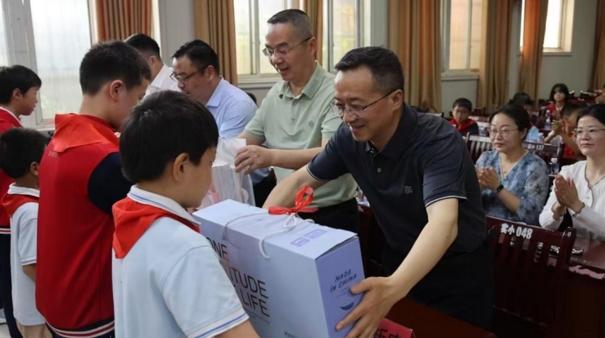 江西都昌:“千人千愿·点亮童心”阅读公益活动首站温情启航