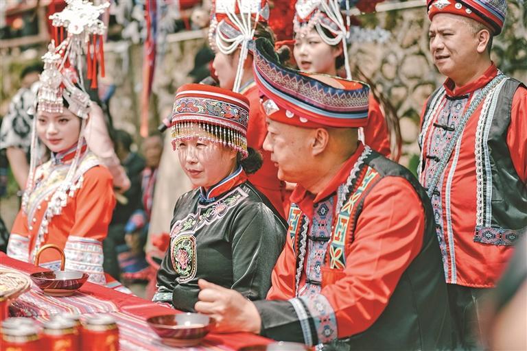 船坑村畲族长桌宴