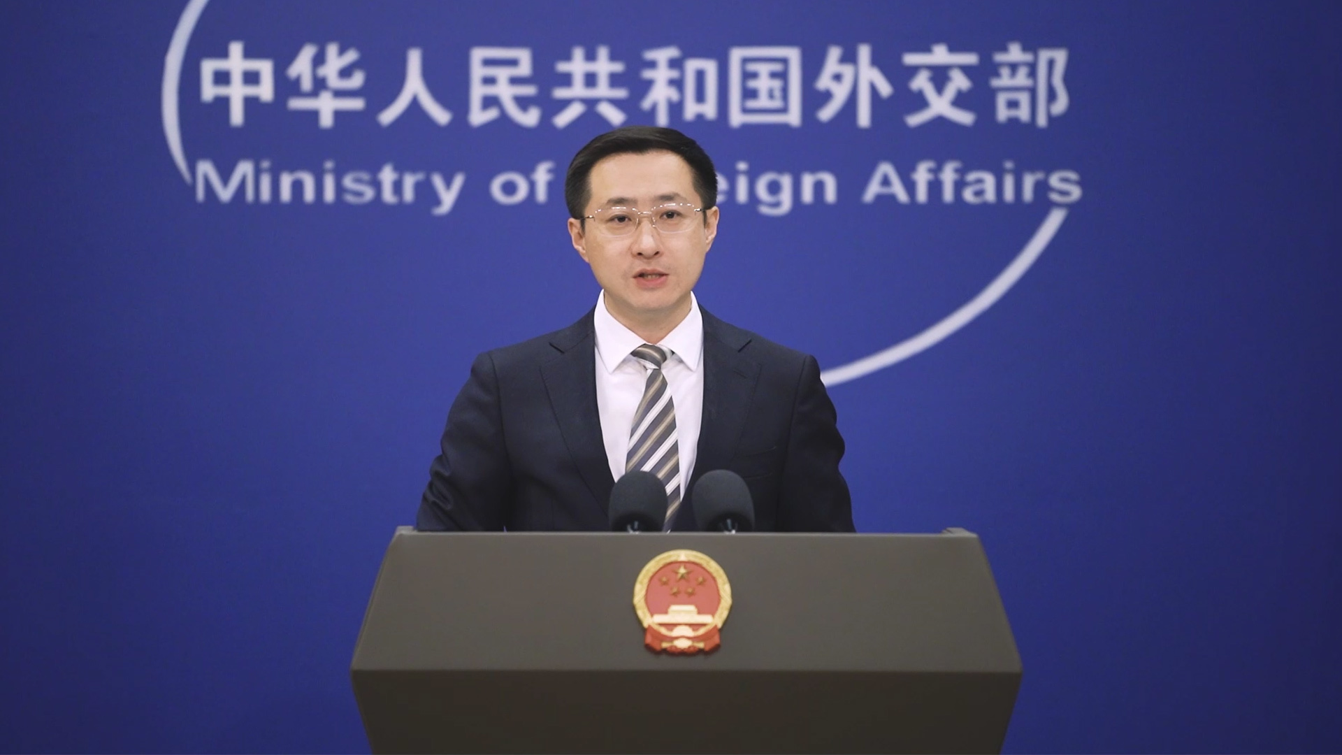 外交部：面对外部的不确定性，中国将坚持“握手”而非“挥拳”