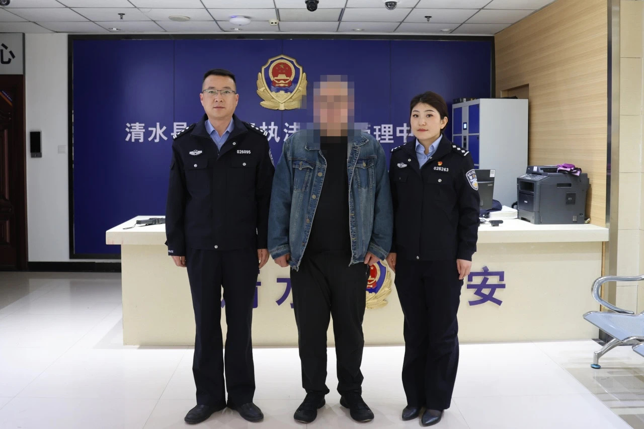 假借旅游出境“打黑工” 甘肃清水警方劝返(40116589)-20250415105436.jpg