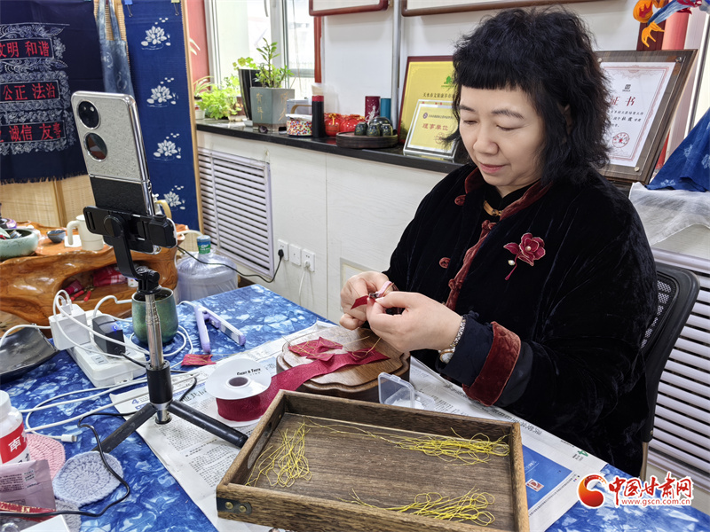 染就“布”一样的非遗绝色　她用古法技艺圈粉年轻人