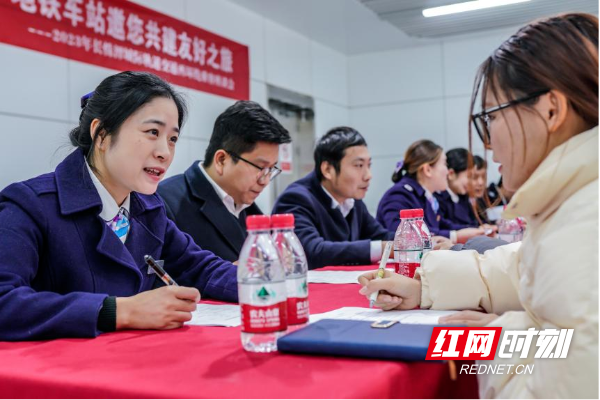 长沙地铁收集乘客意见，改善服务。