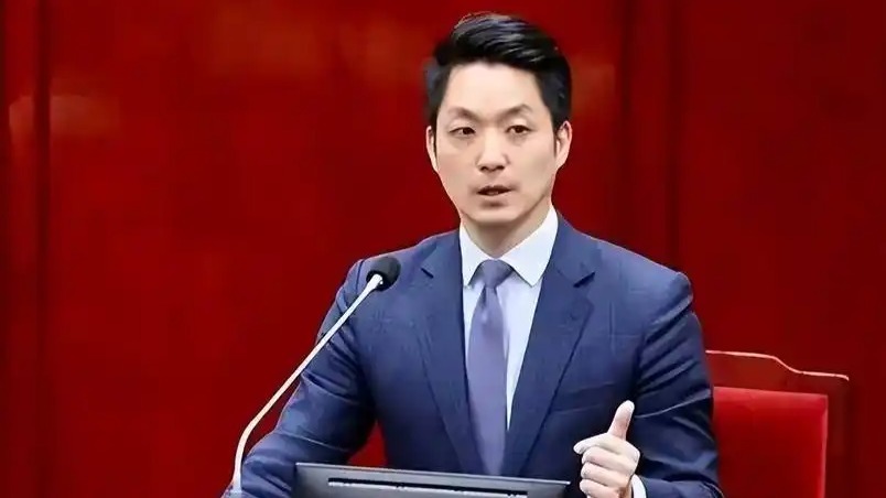 民进党高官称6点起床也是一种吃苦，蒋万安回呛：没人关心