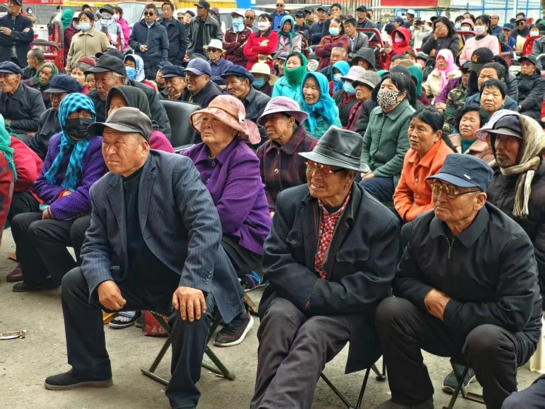 华亭派送文化惠民“大礼包” 群众幸福指数蹭蹭涨