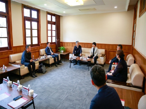 阮爱民与华东师范大学党委书记梅兵进行座谈交流