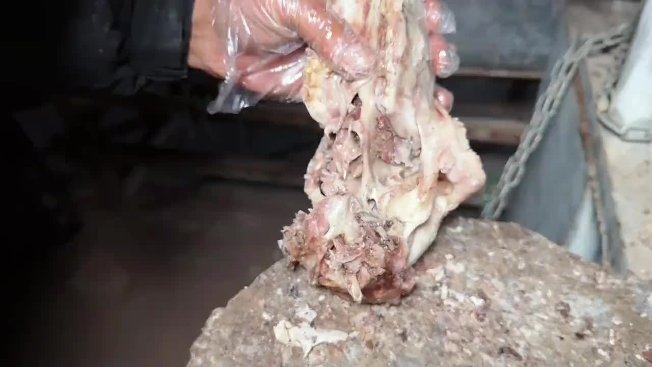 新疆硬核早餐，喀什凌晨八点，一口馕一口汤一口肉