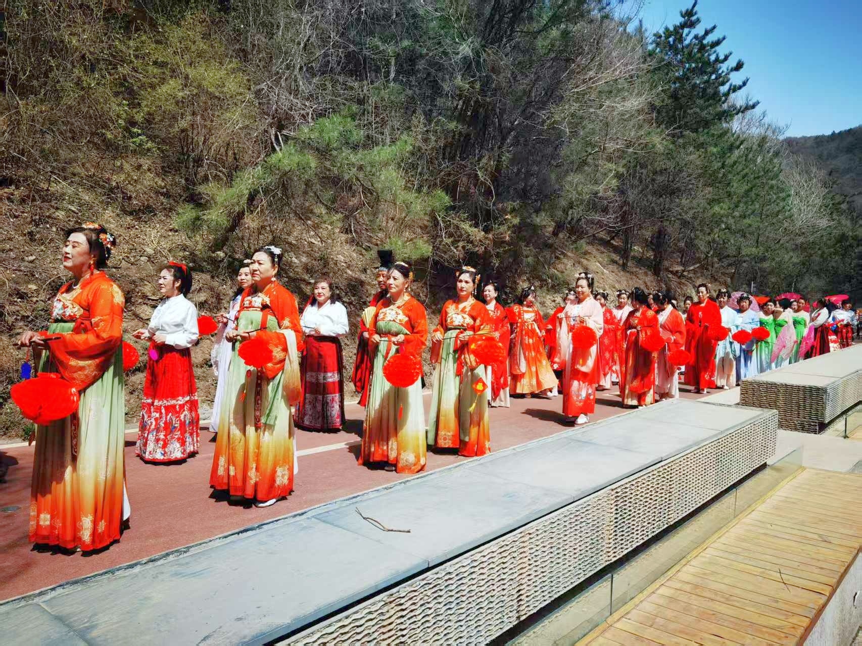 汉服巡游围炉煮茶民俗美食……华亭桃花Party等你赴约