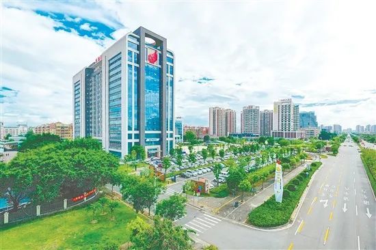 江门从5年前就开始布局建设法务集聚区，仅火炬大厦周边就汇聚了深圳国际仲裁院江门中心等优质法治资源 邱昱 摄