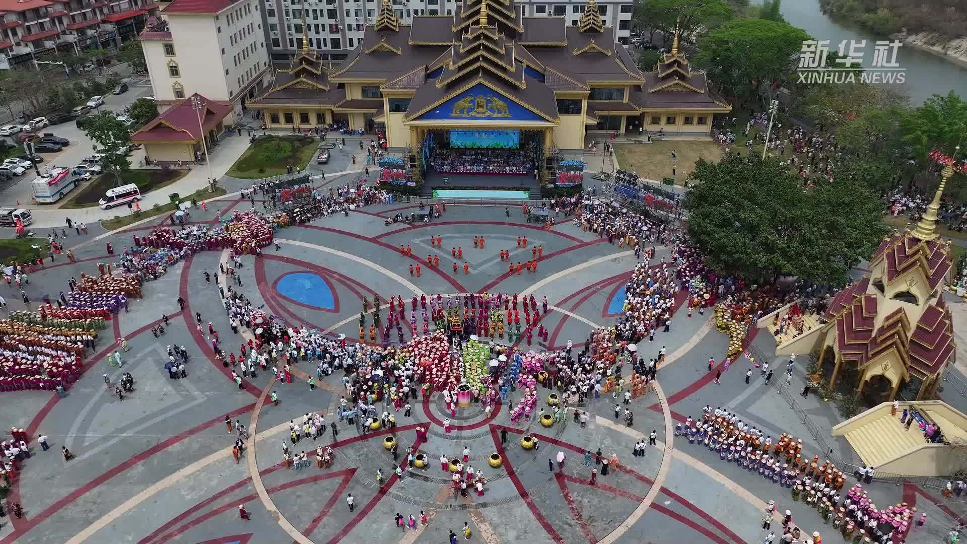 开启“水水水”模式 云南瑞丽举办泼水节