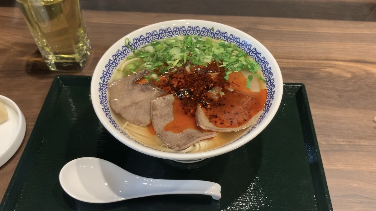 “一清二白三红四绿五黄”的日本马子禄牛肉面