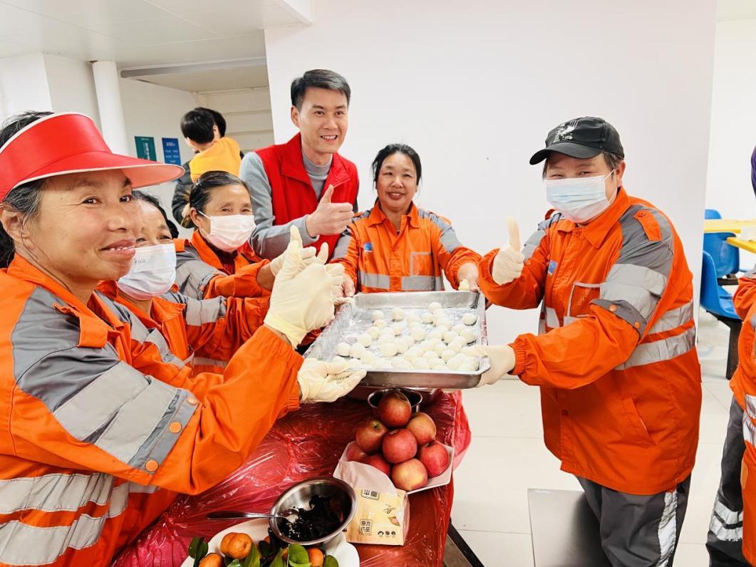 工作站与居民共度佳节