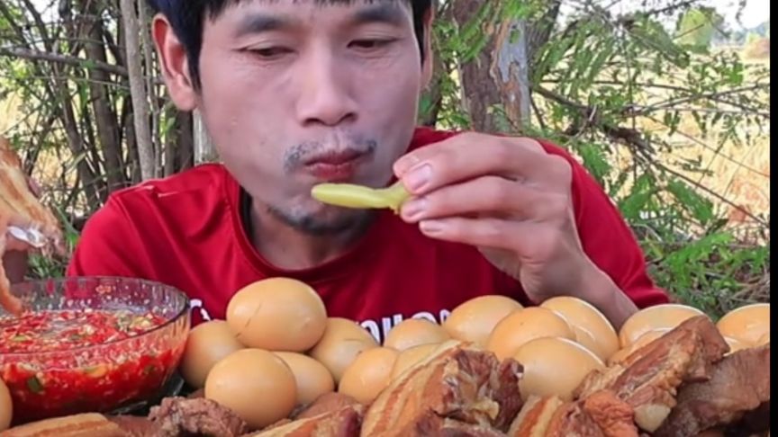 泰国大哥吃大餐，一镜到底！吃播里最佩服的就是他