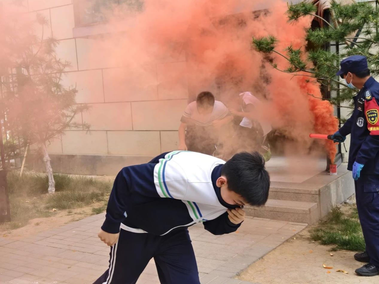 济宁天立学校初中部举行消防安全演练