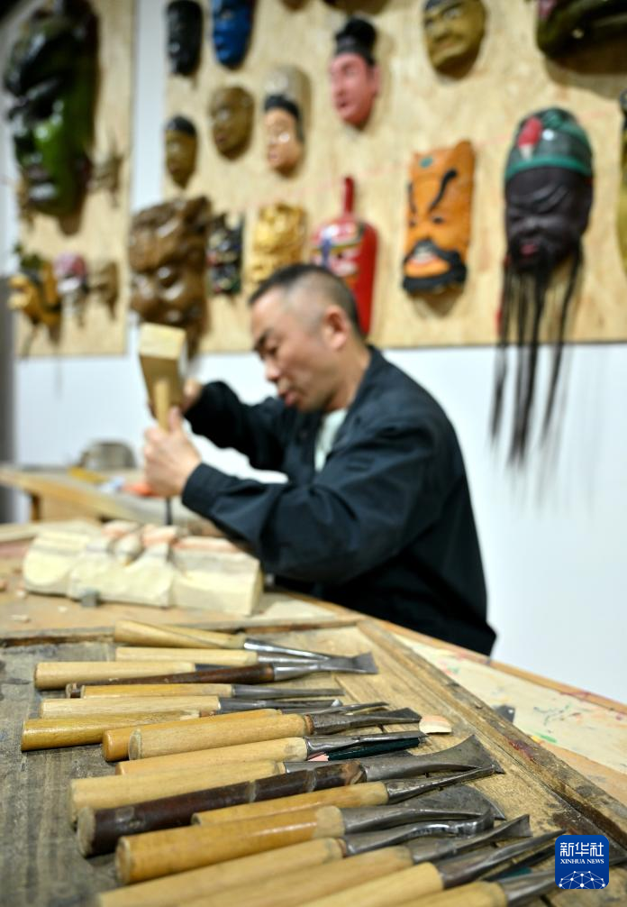 制作傩戏面具泛亚电竞平台 传承非遗文化(图6)