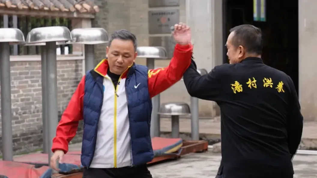 洪拳传承人：我们属于黄飞鸿这一支，洪拳最大的特点是以气催力、以声助威