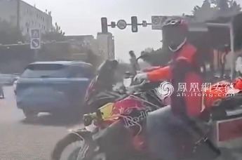 四川警方通报：男子驾摩托三次别停宝马车，行拘