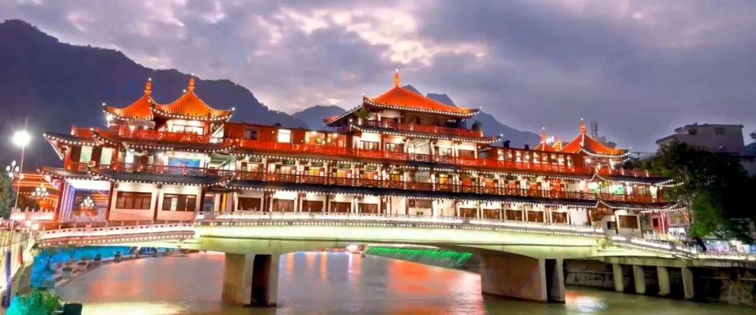 （岚河夜画景观廊桥）