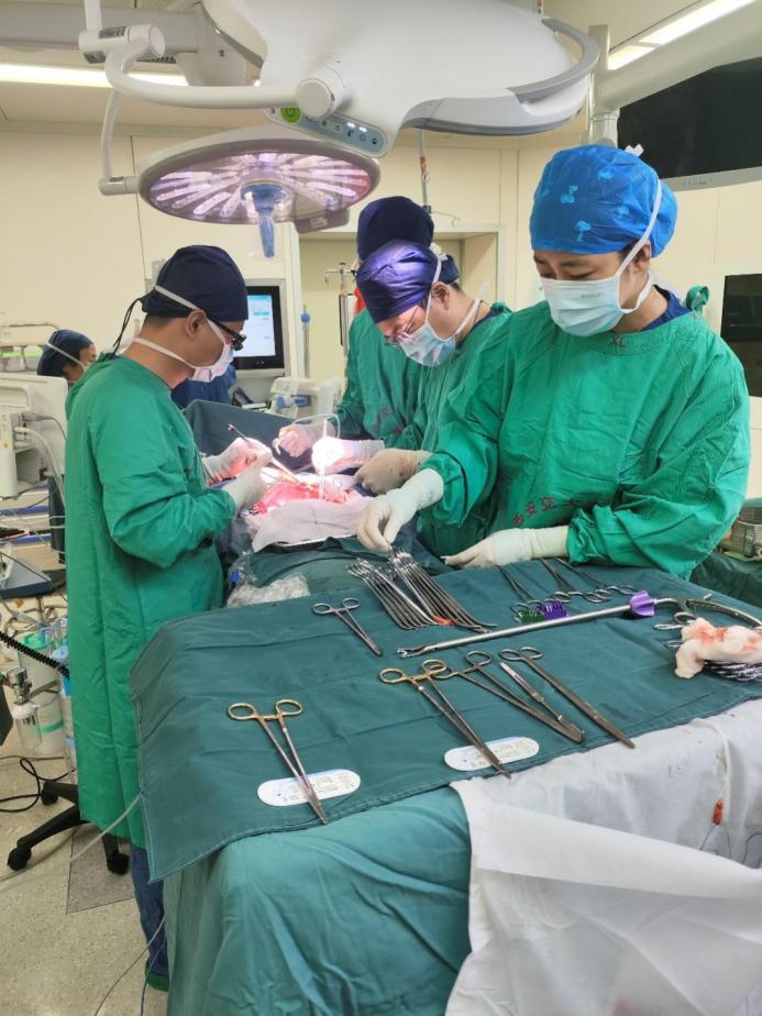 张谞丰教授团队肝移植手术术中