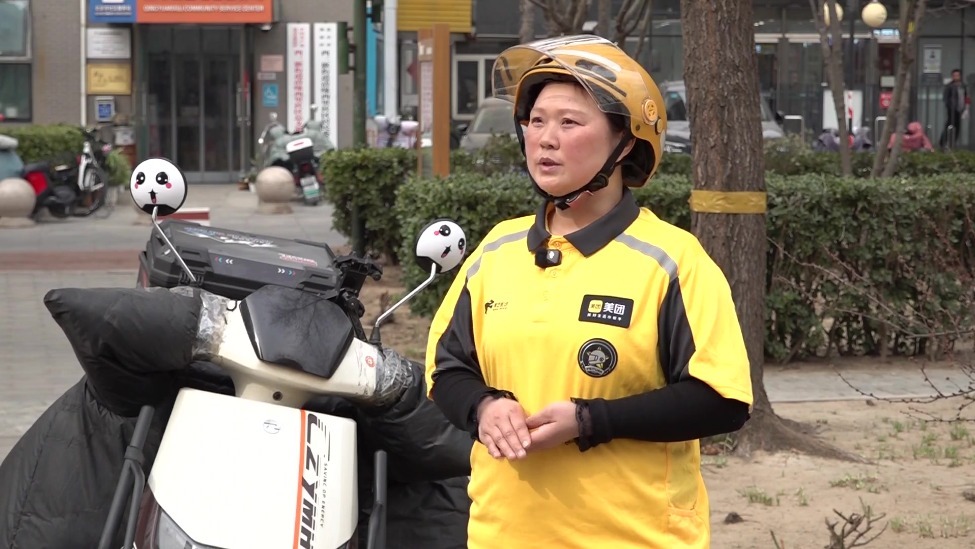 外卖女骑手贺江春的“飞驰人生”