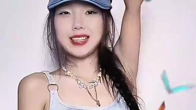 无手换卫生巾女孩：7岁因意外截肢曾遭孤立，2年前获得马术比赛冠军