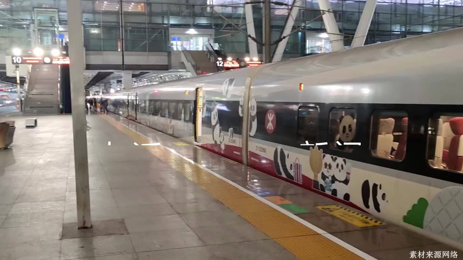 乘客称高铁车窗贴纸影响乘车体验，铁路部门：属特色车厢，可联系列车员调整