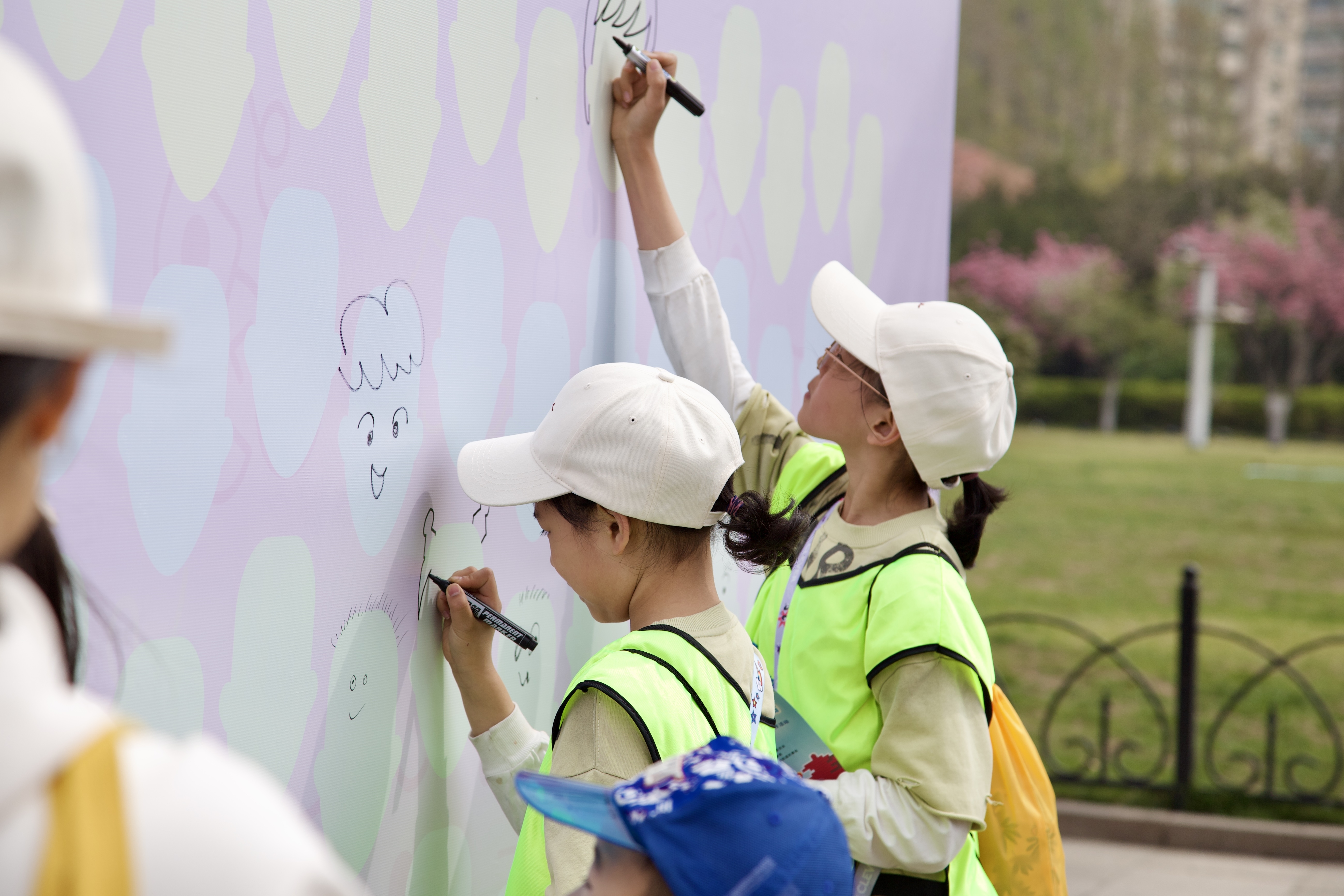 爱卫新篇章 健康“心”生活！青岛市第37个爱国卫生月现场宣传活动成功举办