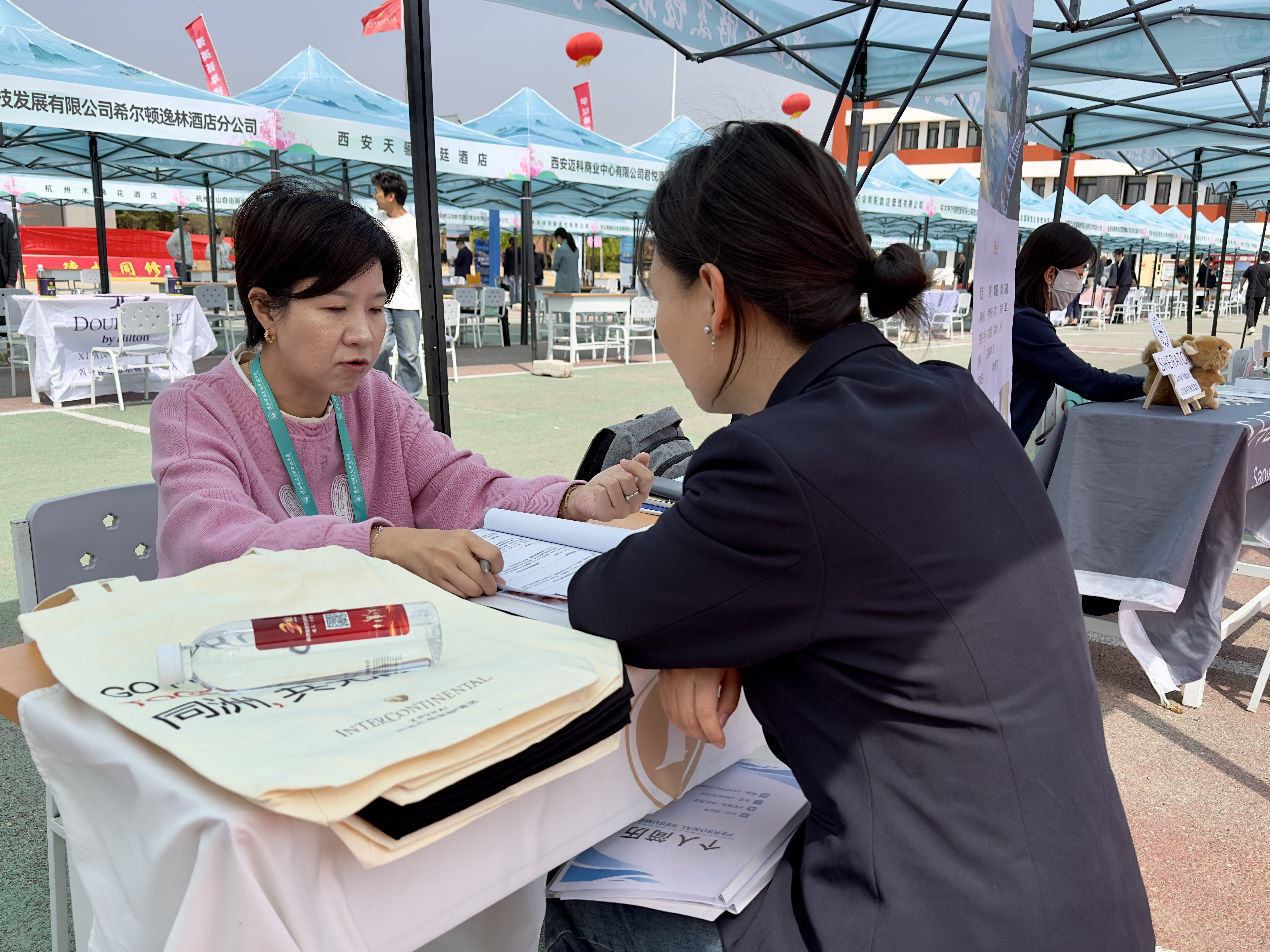 招聘会现场