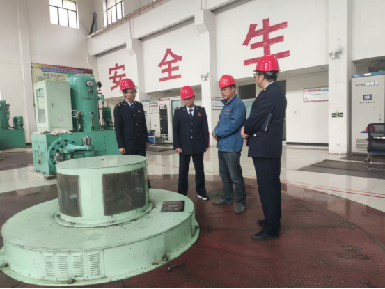 碌曲县税务干部深入企业实地查看取水现状