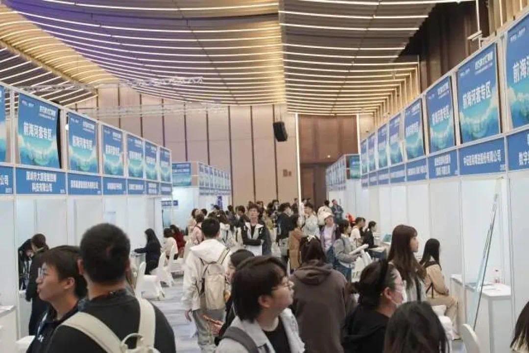△“百万英才汇南粤”2025年N城联动春季招聘活动现场。来源：南方+客户端