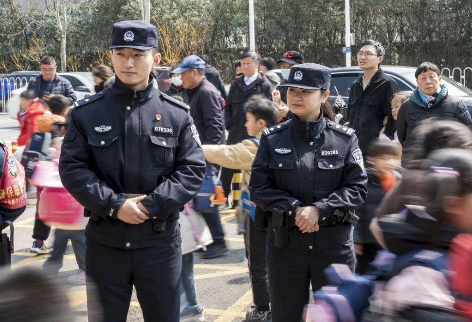 图为护学岗。江凯 摄