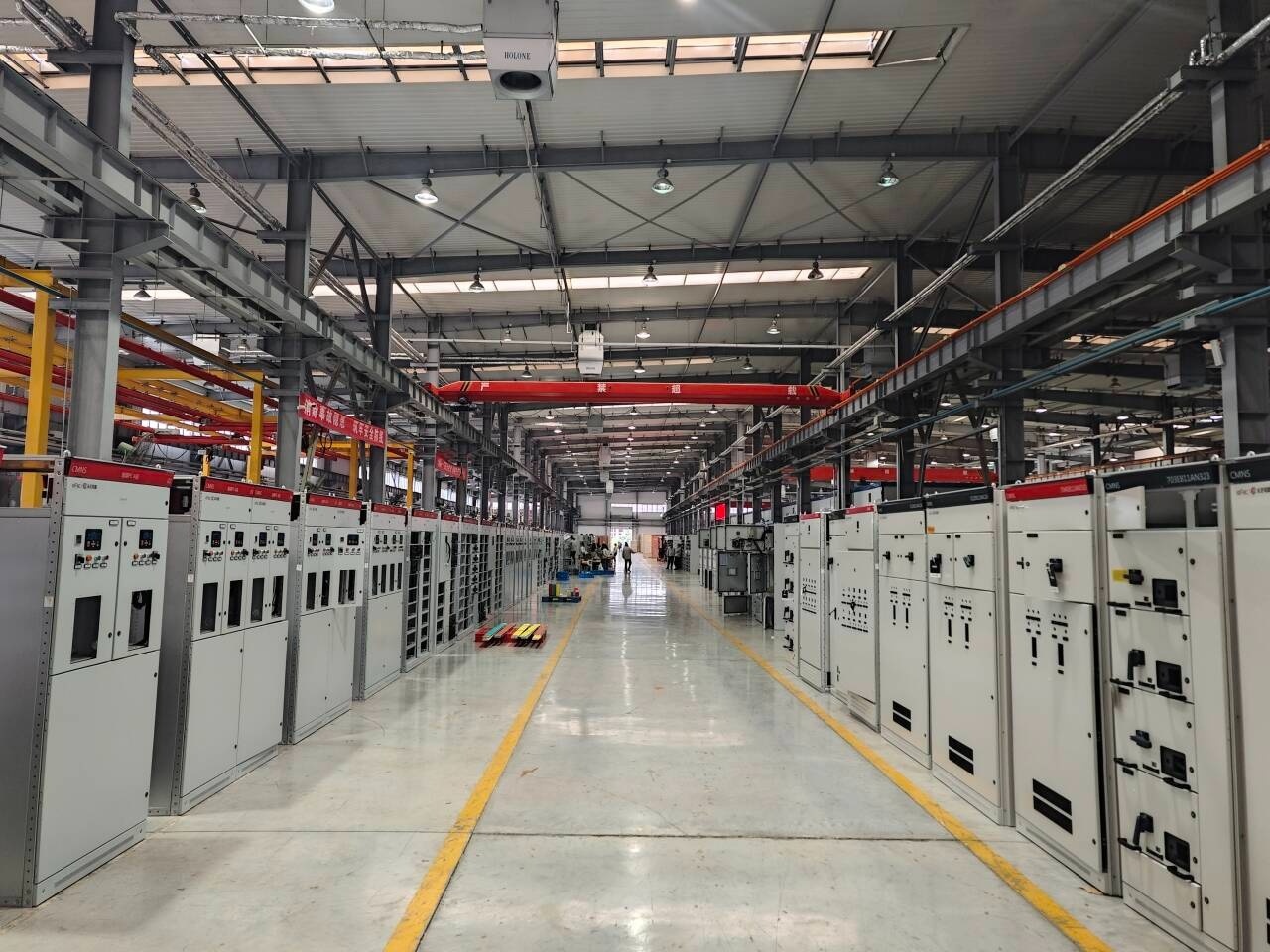 新一代智能低压开关柜装配厂房（甘肃电气集团供图）