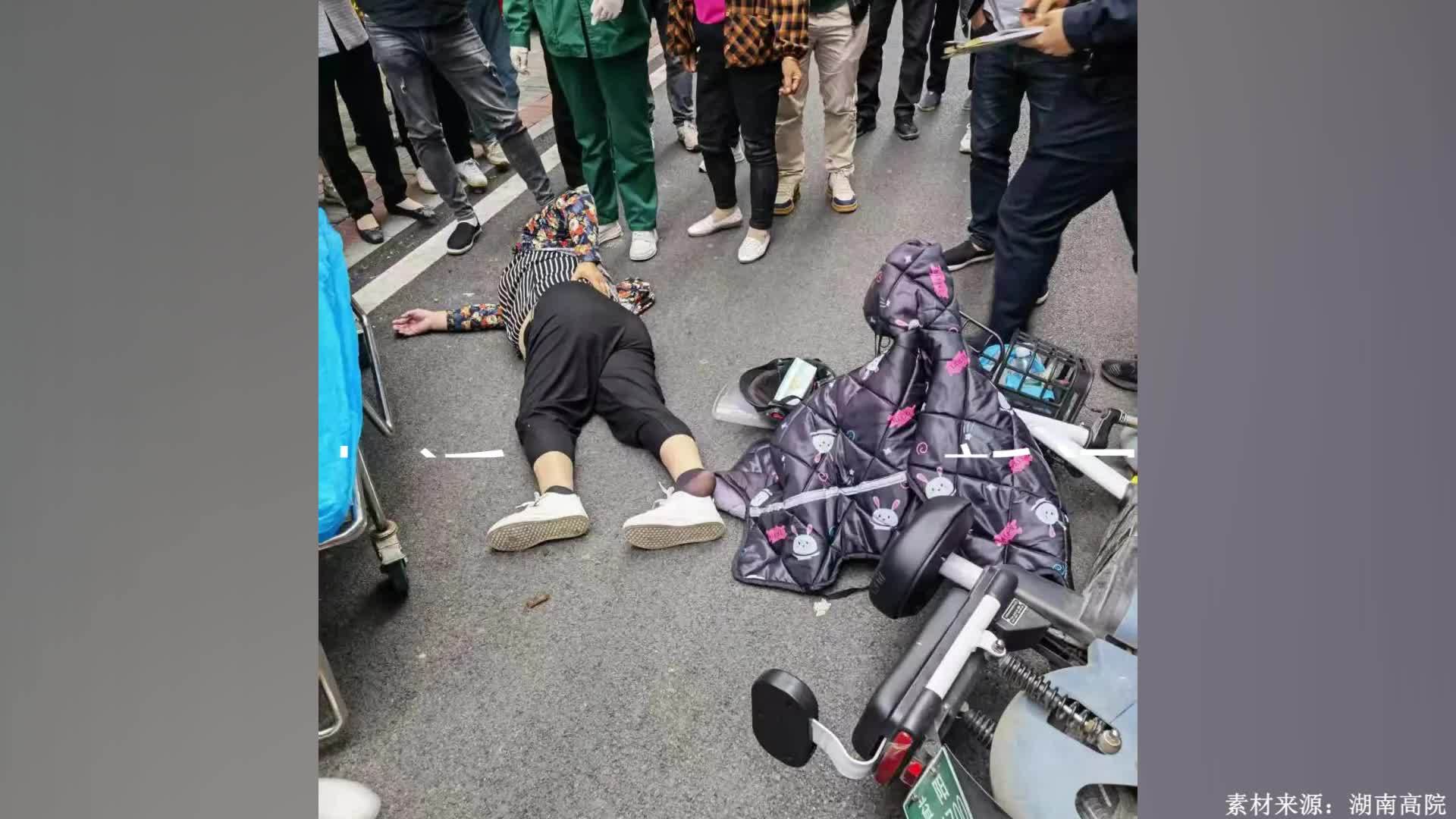 骑电动车遇“开门杀”摔伤致九级伤残，法院：小车司机全责，赔偿24万