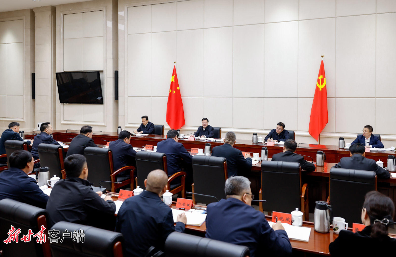 4月24日,省委书记、省人大常委会主任胡昌升主持召开招商引资政策落实和营商环境优化专题调研座谈会。新甘肃·甘肃日报记者 孟捷