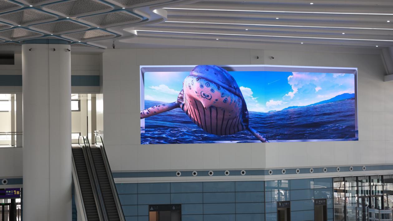 日照站候车室裸眼3D显示屏 王卓越 摄